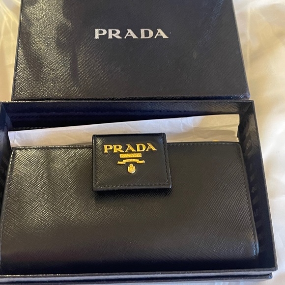 🔥NEW🔥 Prada Wallet - Picture 5 of 11